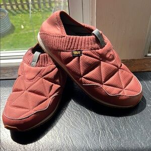 Teva Women’s Reember Quilted Moccasin- Coral sz 11 NWOT
